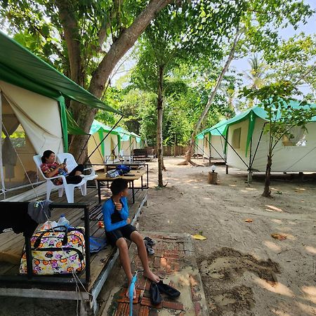 Koh Ngai Camping Restaurant @ Bar Exterior photo