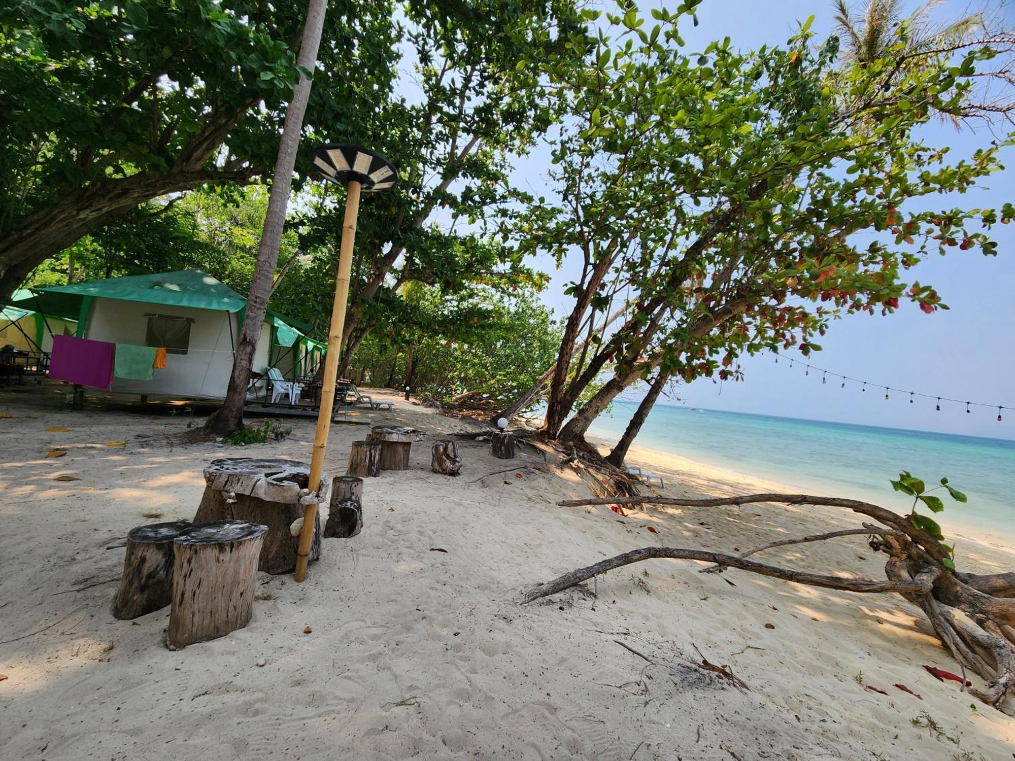 Koh Ngai Camping Restaurant @ Bar Exterior photo