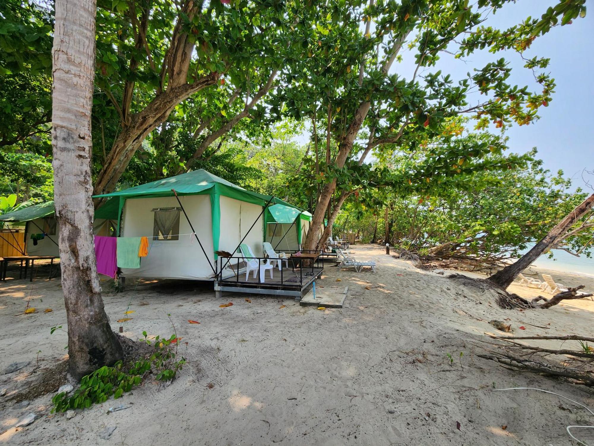 Koh Ngai Camping Restaurant @ Bar Exterior photo