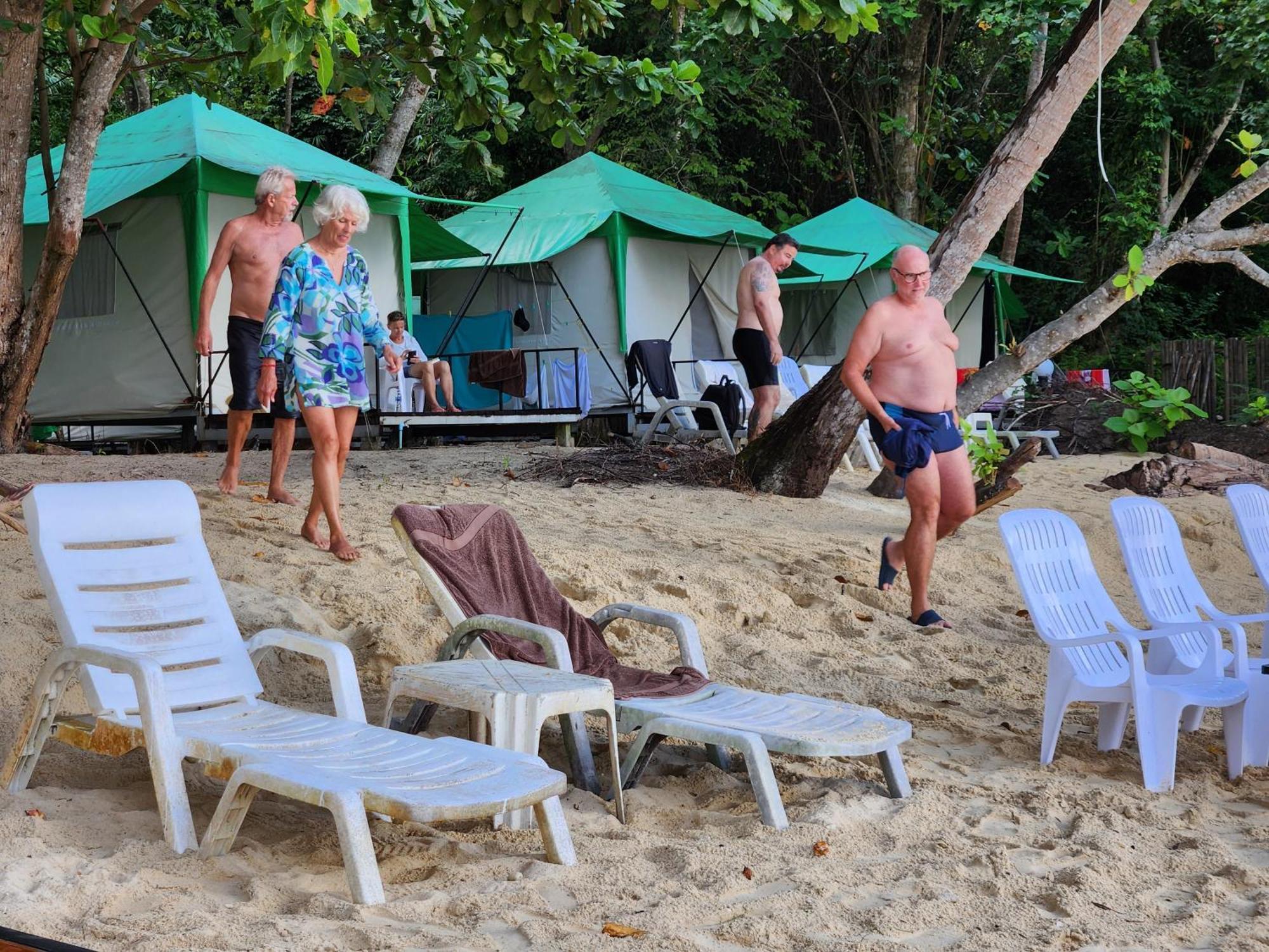 Koh Ngai Camping Restaurant @ Bar Exterior photo