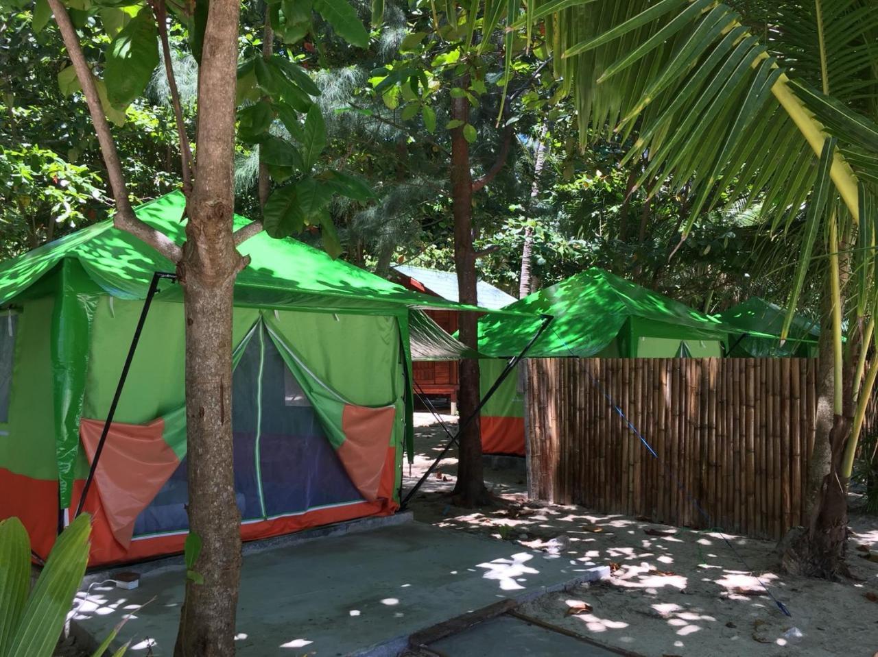 Koh Ngai Camping Restaurant @ Bar Exterior photo